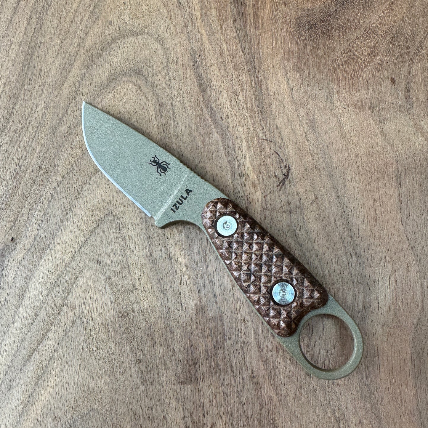 Checkered handles/scales for ESEE Izula