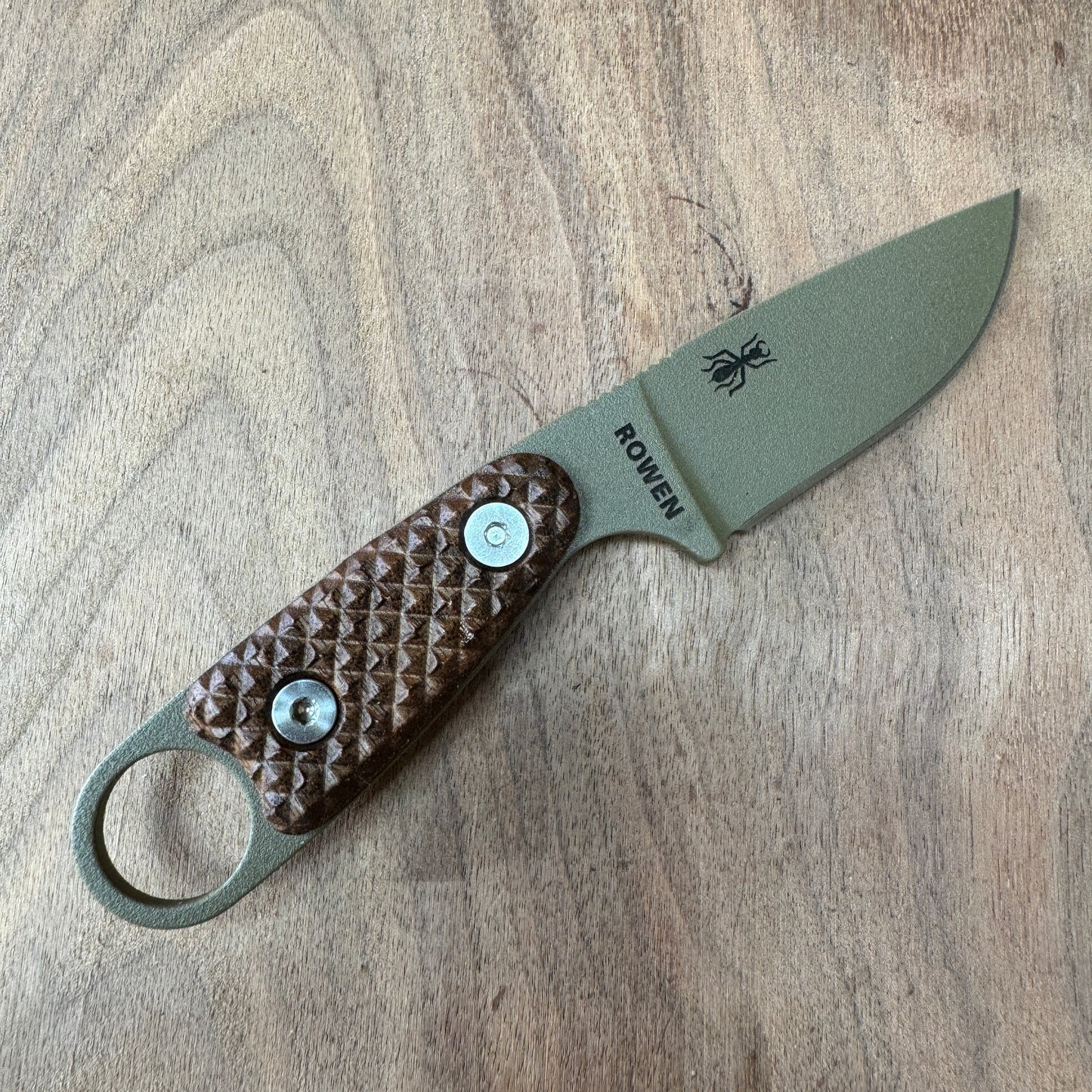 Checkered handles/scales for ESEE Izula