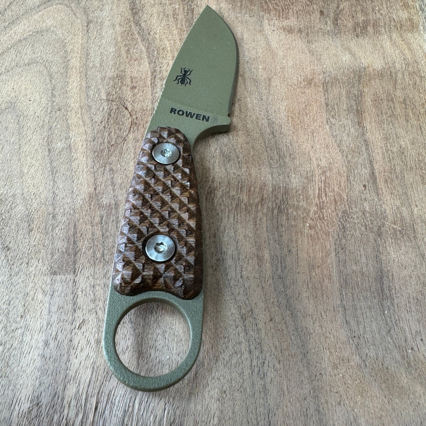 Checkered handles/scales for ESEE Izula